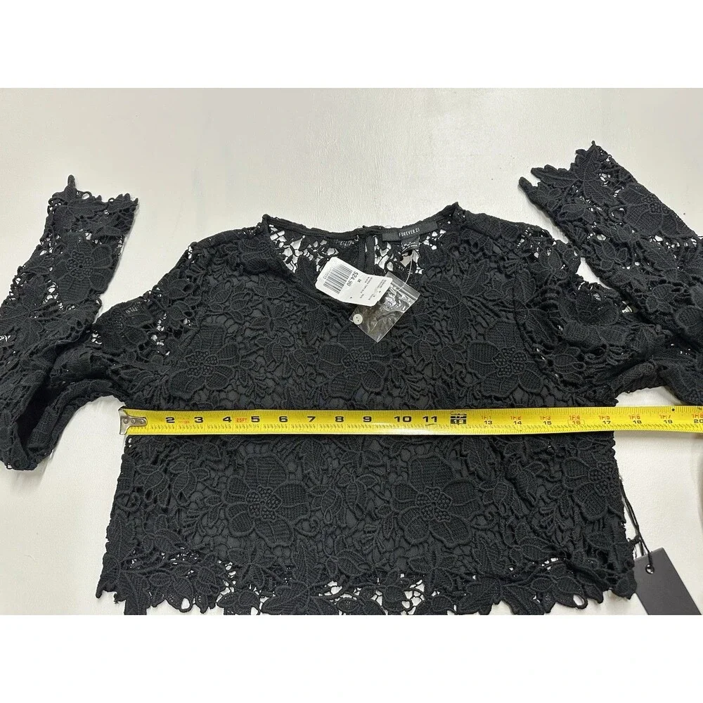 Forever 21 women size M black crochet long sleeve crop top